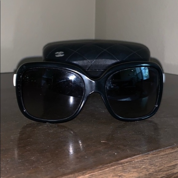 Chanel bow sunglasses - Picture 2 of 5